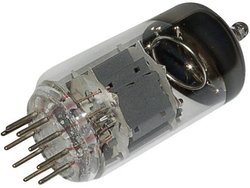 Lampa elektronowa UCC UCC 85  UCC 85 Ilość biegunów 9 Trzonek Noval Opis: Trioda podwójna