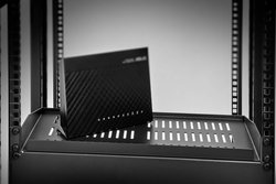 Renkforce 48,3 cm (19'') półka na urządzenia ze szczelinami wentylacyjnymi, głębokość zabudowy: 26,67 cm (10,5''), 1 HE Półka na urządzenia Renkforce  RF-3434504 1 szt.