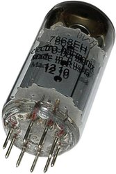 Lampa elektronowa Tetroda 7868  7868 Ilość biegunów 9 Trzonek Magnoval Opis: Wyjściowa tetroda wiązkowa
