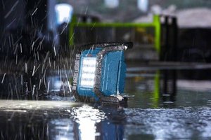 Bosch Professional GLI 18V-1200 C Reflektor roboczy 1200 lm 0601446700