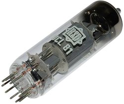 Lampa elektronowa UCL UCL 81  UCL 81 Ilość biegunów 9 Trzonek Noval Opis: Lampa elektronowa złożona