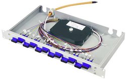 BASIS eco z wbudowanymi złączkami i kolorowymi koszulkami. Patchpanel do światłowodu Telegärtner H02030B9008, 2 m