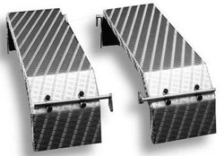 1:14 podwójny błotnik, szeroka płyta w kratkę ze stali nierdzewnej Błotnik Thicon Models 50103  1:14 2 szt.