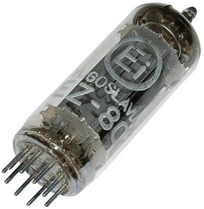 Lampa elektronowa EZ EZ 80 = 6 V 4  EZ 80 = 6 V 4 Ilość biegunów 9 Trzonek Noval Opis: Podwójny prostownik