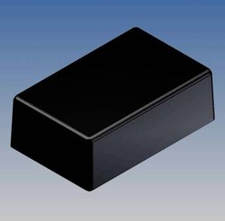 TEKO ABS enclosure with rounded corners, internal PCB mounting studs, matowiska powierzchnia. Zestaw baterii do 2 baterii 9V. Wkręt zamykający 109 x 70 x 40 mm Black RAL 9004 Obudowa uniwersalna TEKO 10013-B.9, (D x S x W) 109 x 69.5 x 40 mm, ABS, 1 szt.