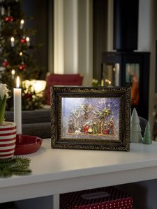 Konstsmide 4358-000 Sceneria LED Ramka na zdjęcia z łóżeczkiem    ciepła biel LED kolorowy ośnieżony, wypełniany wodą, Timer, z przełącznikiem