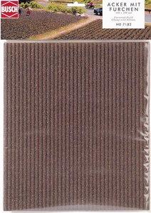 Teren uprawny z bruzdami w skali H0