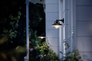 Zewnętrzna lampa ścienna Philips Comorant 1738130PN 42 W  IP44