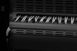 Renkforce 48,26 cm (19'') klatka do zarządzania kablami 1 U Organizer do kabli Renkforce  RF-3429150 1 szt.