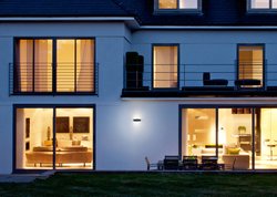 Zewnętrzna lampa ścienna LEDVANCE ENDURA® STYLE SHIELD L 4058075205314