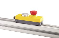 minibox ze złączem M12 (8-pin)z wyłącznikiem awaryjnym i przyciskiem MBM128_NOOITI Wyłącznik awaryjny Schlegel MBM128_NOOITI, 2 NC, 1 NO, 1 szt.