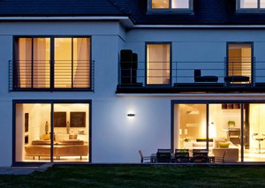 Zewnętrzna lampa ścienna LEDVANCE ENDURA® STYLE SHIELD L 4058075205314