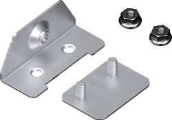 Opcjonalne mocowanie pokrywy do podstawy VX.  Dodatkowy kątownik do mocowania paneli z listwami szczotkowymi lub panelu wentylowanego na głębokość do systemu bazowego VX.  Zestaw mocujący Rittal 8660096 8660.096 1 szt.