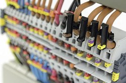 Klips do znakowania WIC Akcesoria WICA-ACT Czarny = 100 sztskładający się z opasek i nośników Oznacznik kablowy HellermannTyton WICA-ACT-BK-PA66HIRHS-BK (100) 561-06000, 1 szt.