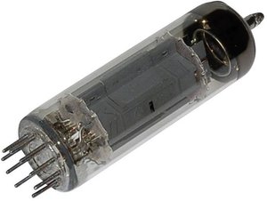 Lampa elektronowa PL PL 84 = 15 CW 5  PL 84 = 15 CW 5 Ilość biegunów 9 Trzonek Noval Opis: Pentoda końcowa