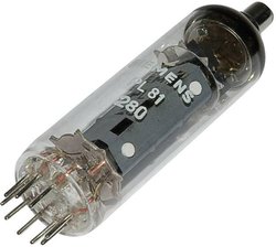 Lampa elektronowa PL PL 81 = 21 A 6  PL 81 = 21 A 6 Ilość biegunów 9 Trzonek Noval Opis: Pentoda wyjściowa