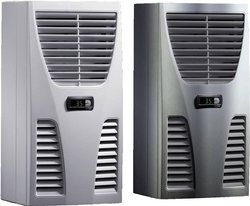 Klimatyzator ścienny RTT, sterownik komfortu 500 W, 230 V Urządzenie chłodzące Rittal SK 3303.500 3303500